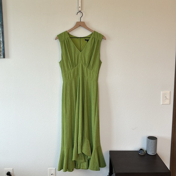 Maggy London V-Neck Empire Flare Midi Dress - Picture 5 of 11